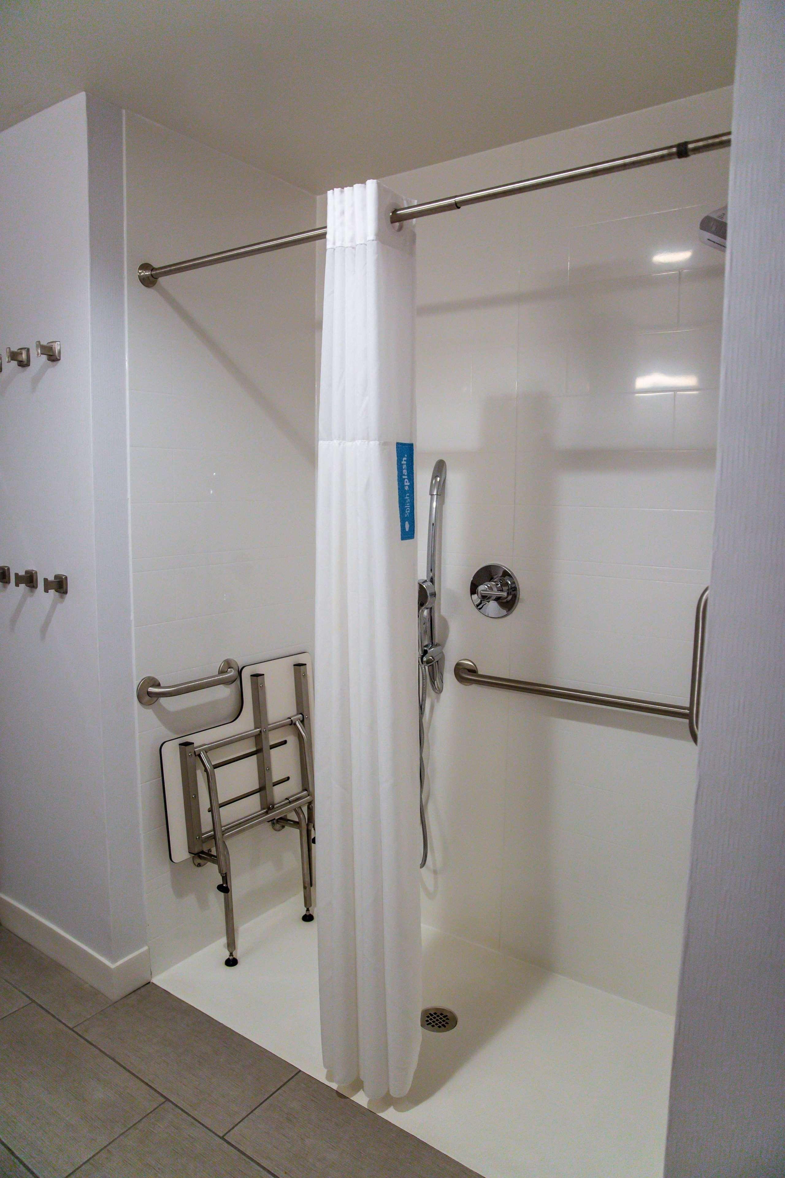 Hampton Inn-pontiac Hotel 3*