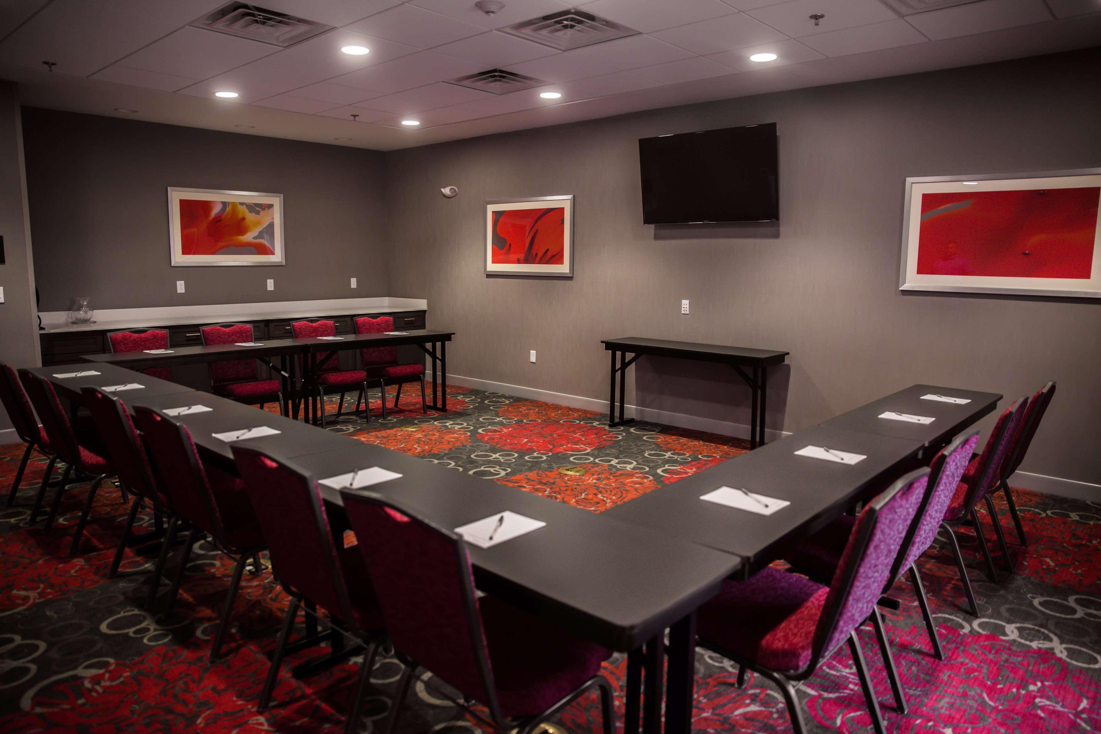 Hampton Inn-pontiac 3*