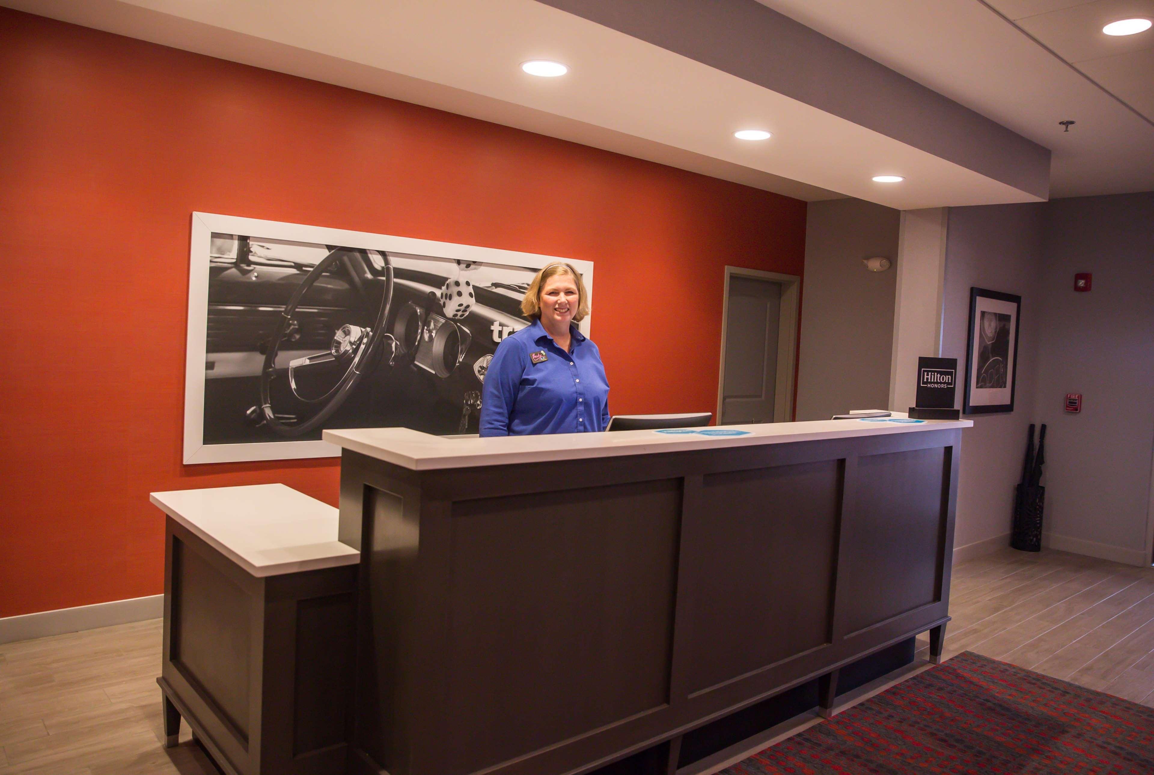 Hampton Inn-pontiac Hotel 3*