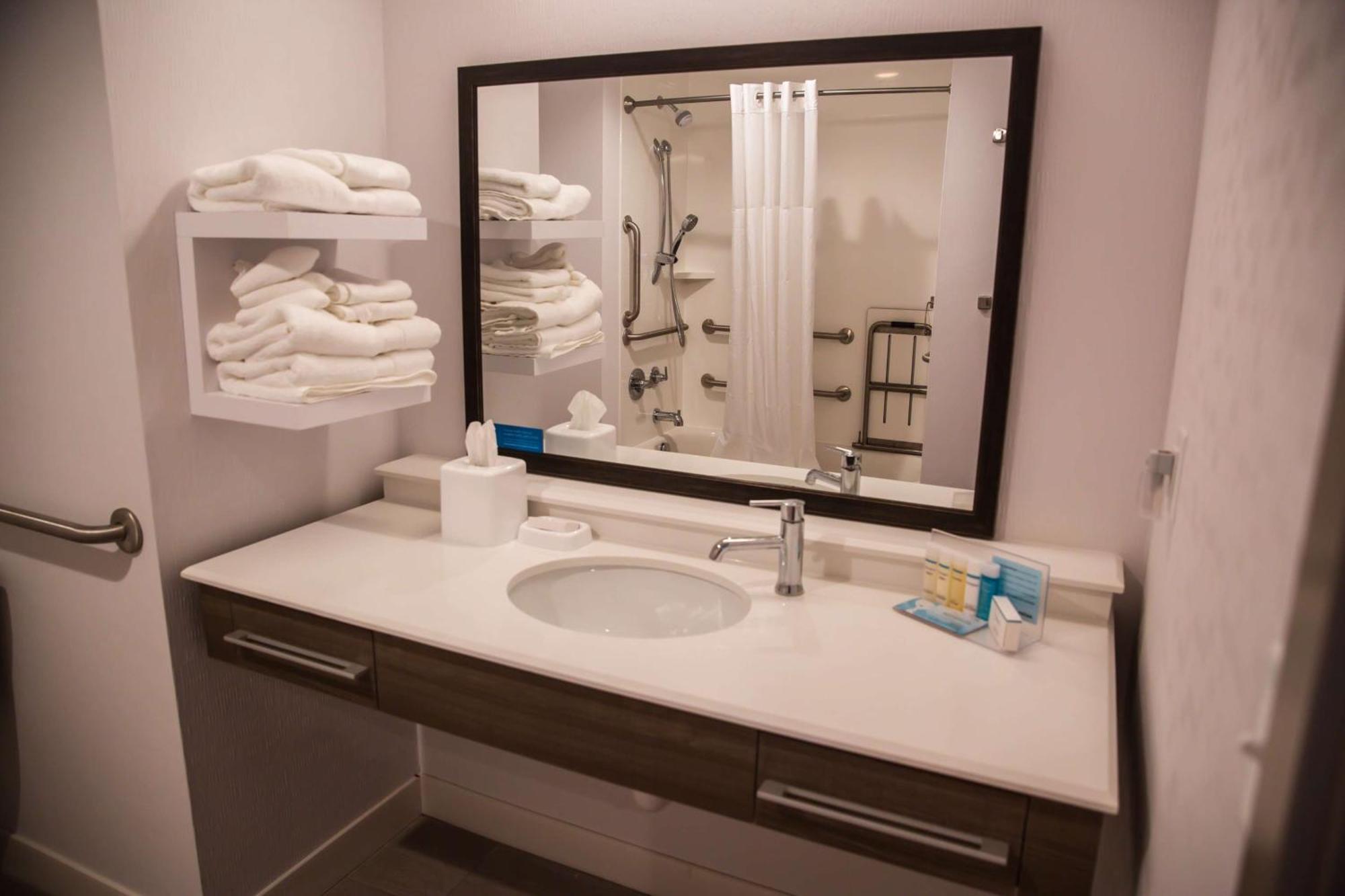 Hotel Hampton Inn-pontiac 3*